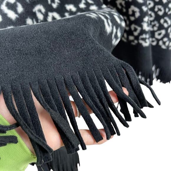 Rachel Roy Fleece Reversible Poncho Black & Ivory Leopard/Solid Black - Picture 3 of 10